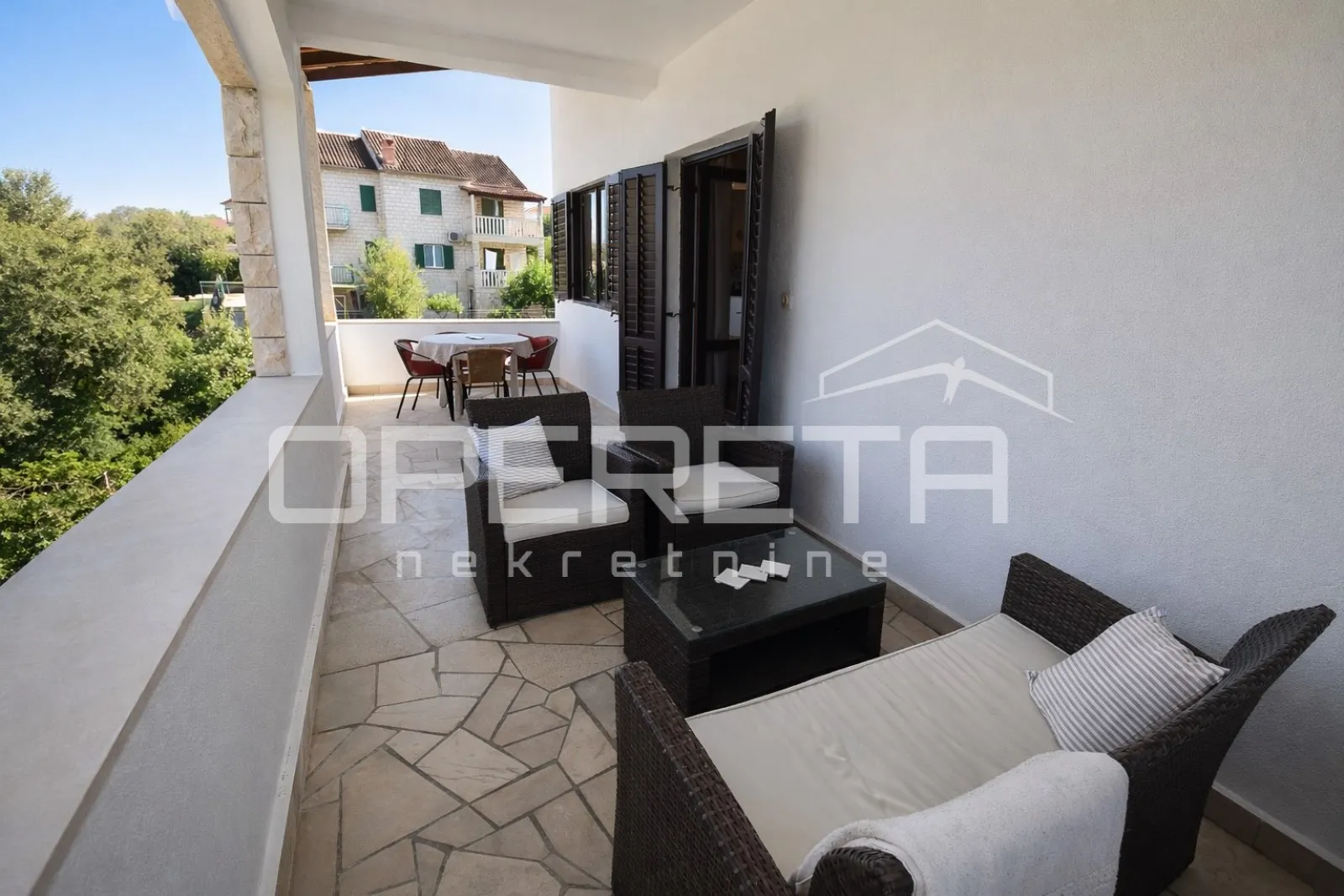 supetar, kuća 200 m2, 150 m od plaže, parcela 610 m2 - slika 3