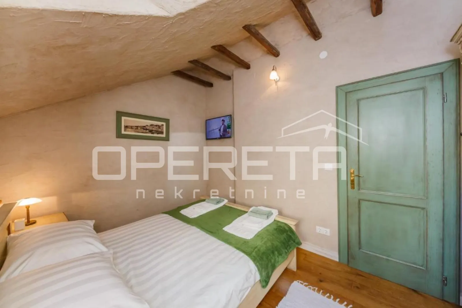 renovirani dvoetažni stan, 50 m do mora – kaštel novi - slika 9