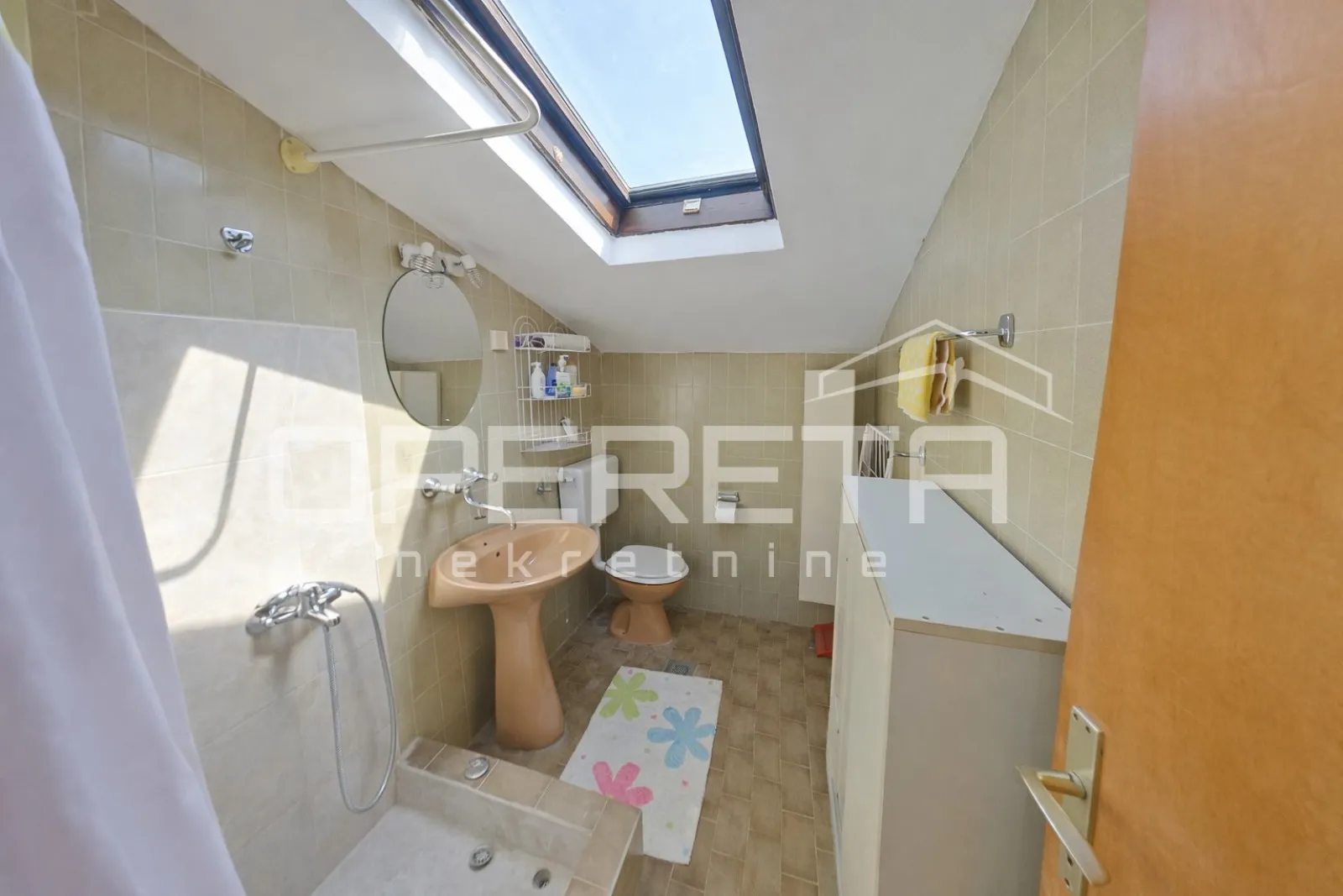 supetar, kuća 200 m2, 150 m od plaže, parcela 610 m2 - slika 12