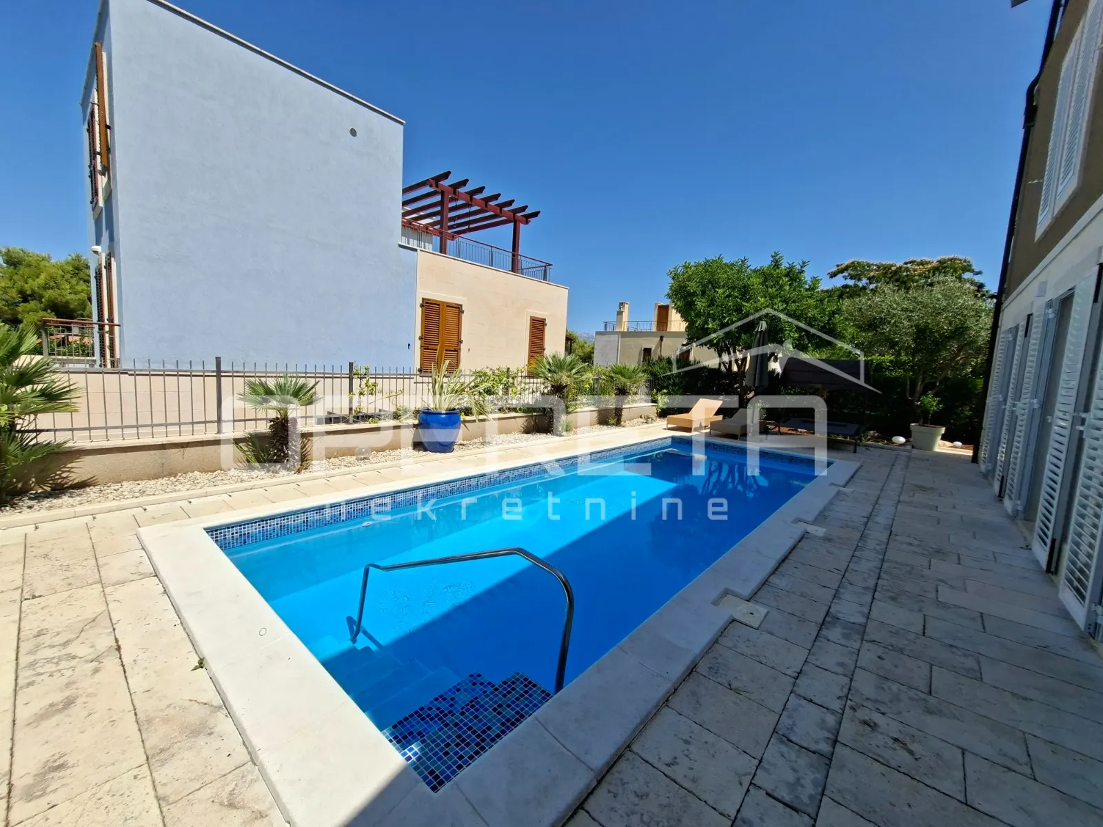 *** splitska, brač - ekskluzivna villa s panoramskim pogledom na more *** - slika 15