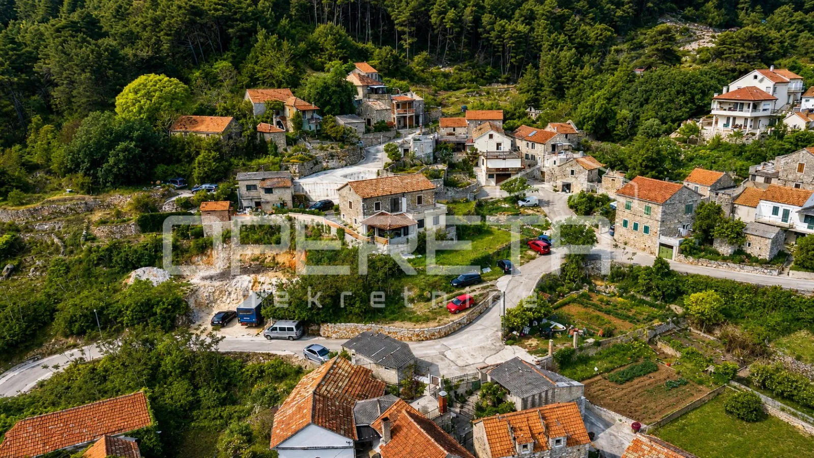 povoljna prilika na hvaru – kamena kuća za renovaciju - slika 4