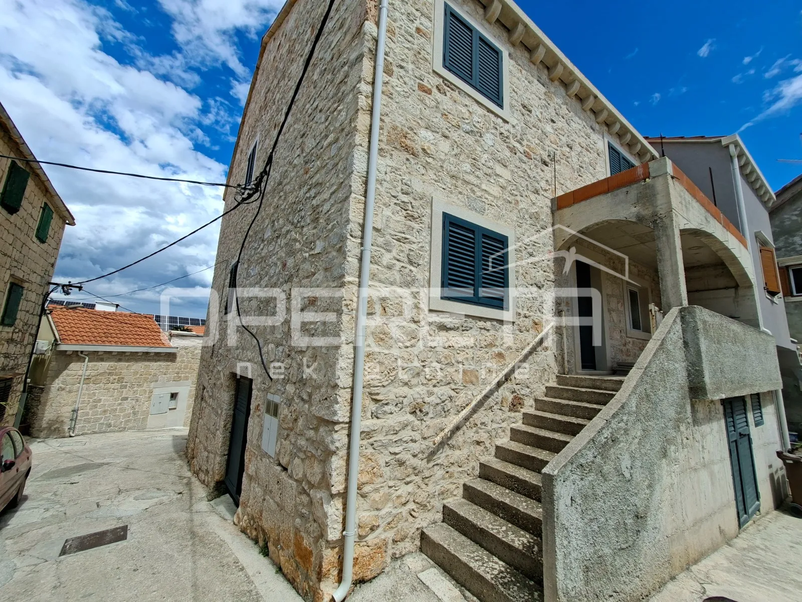 tradicionalna kamena kuća sa garažom, kraj mora, sutivan, brač - slika 2