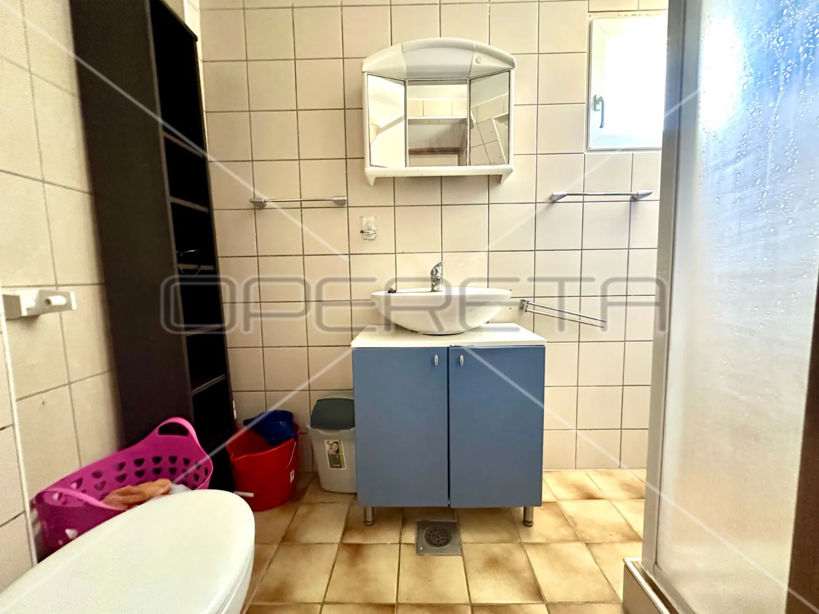 kuća s tri apartmana u centru betine s velikom terasom - slika 17