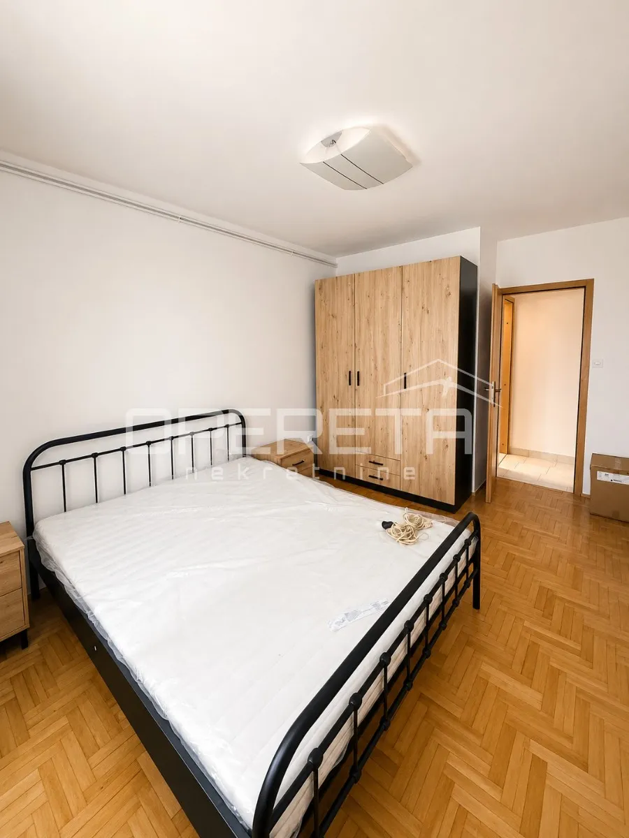 .stan 90 m² s 3 sobe, terasom i parking mjestom - slika 5