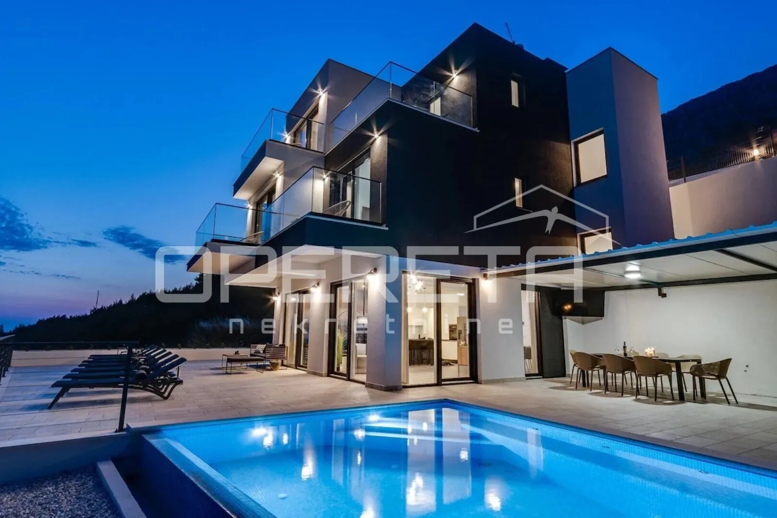 moderna vila s otvorenim pogledom na more, povišena lokaciji uz omiš - slika 13
