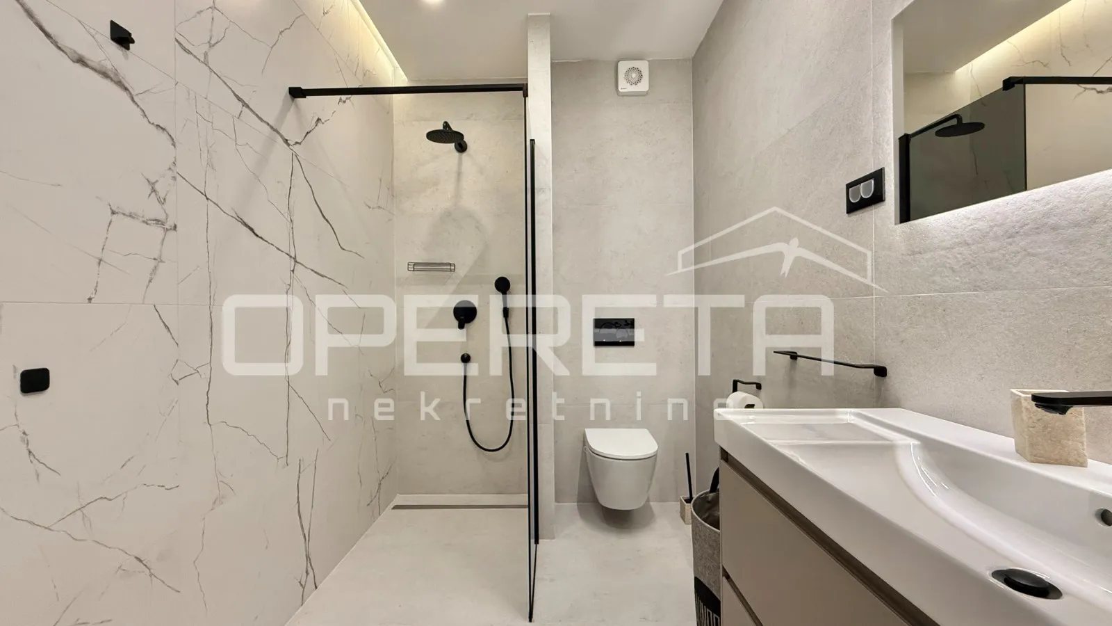 vila s panoramskim pogledom na more i velebit, 275m2 - slika 11