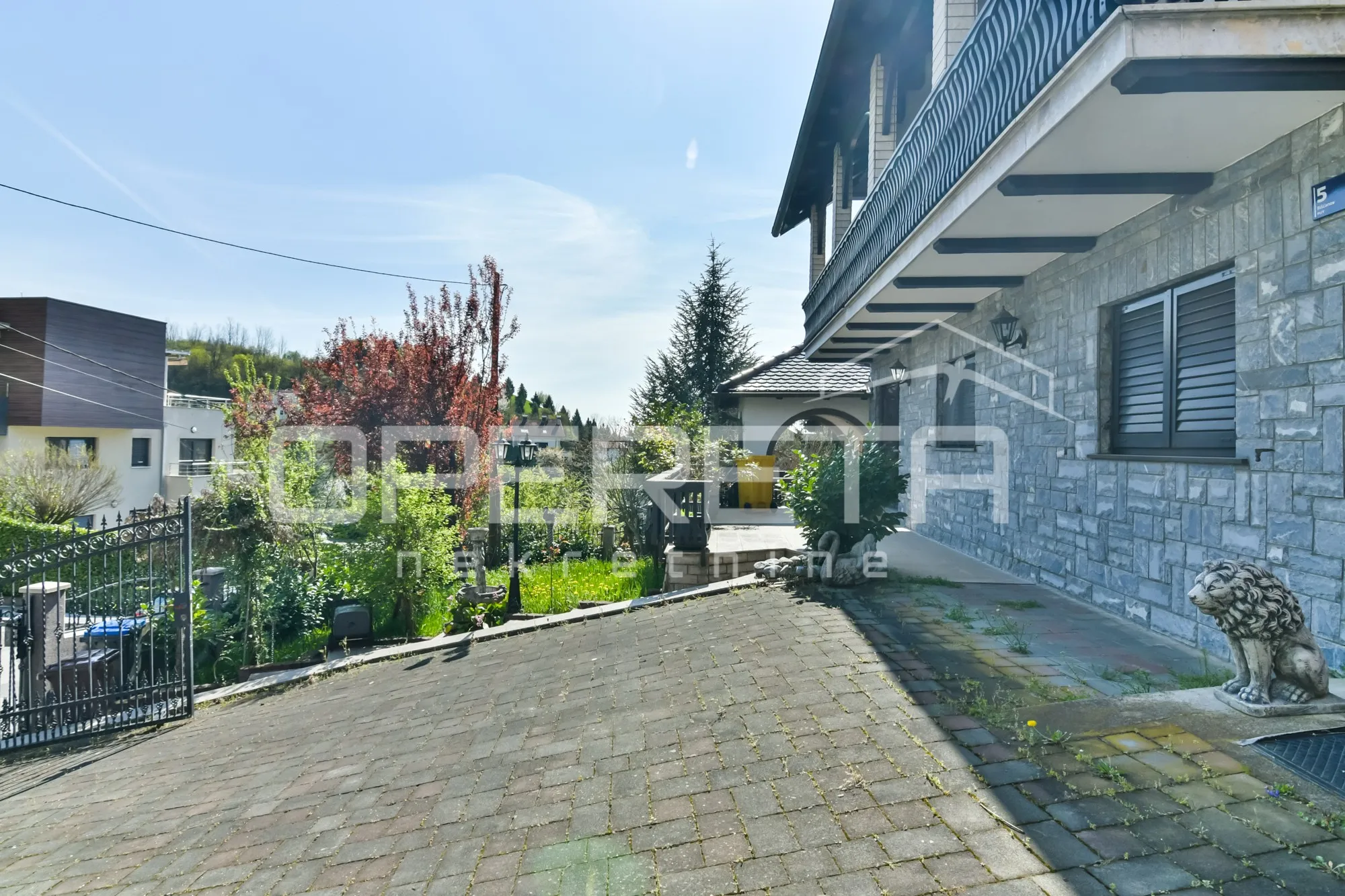 prodajemo prostranu obiteljsku kuću na parceli od 2.265m2 u gajnicama, zagreb, i - slika 6