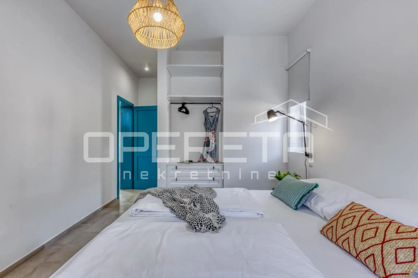 prava mediteranska vila, 250m2, s pogledom na more i unutarnjim, grijanim bazeno - slika 15