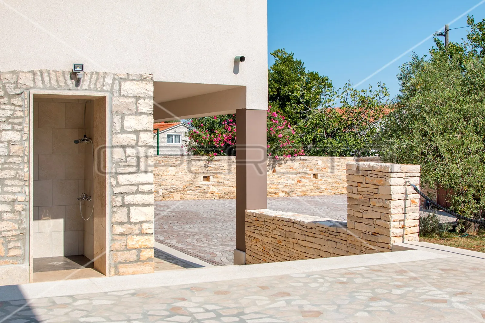 apartmanska kuća s bazenom na top lokaciji u puli - slika 34