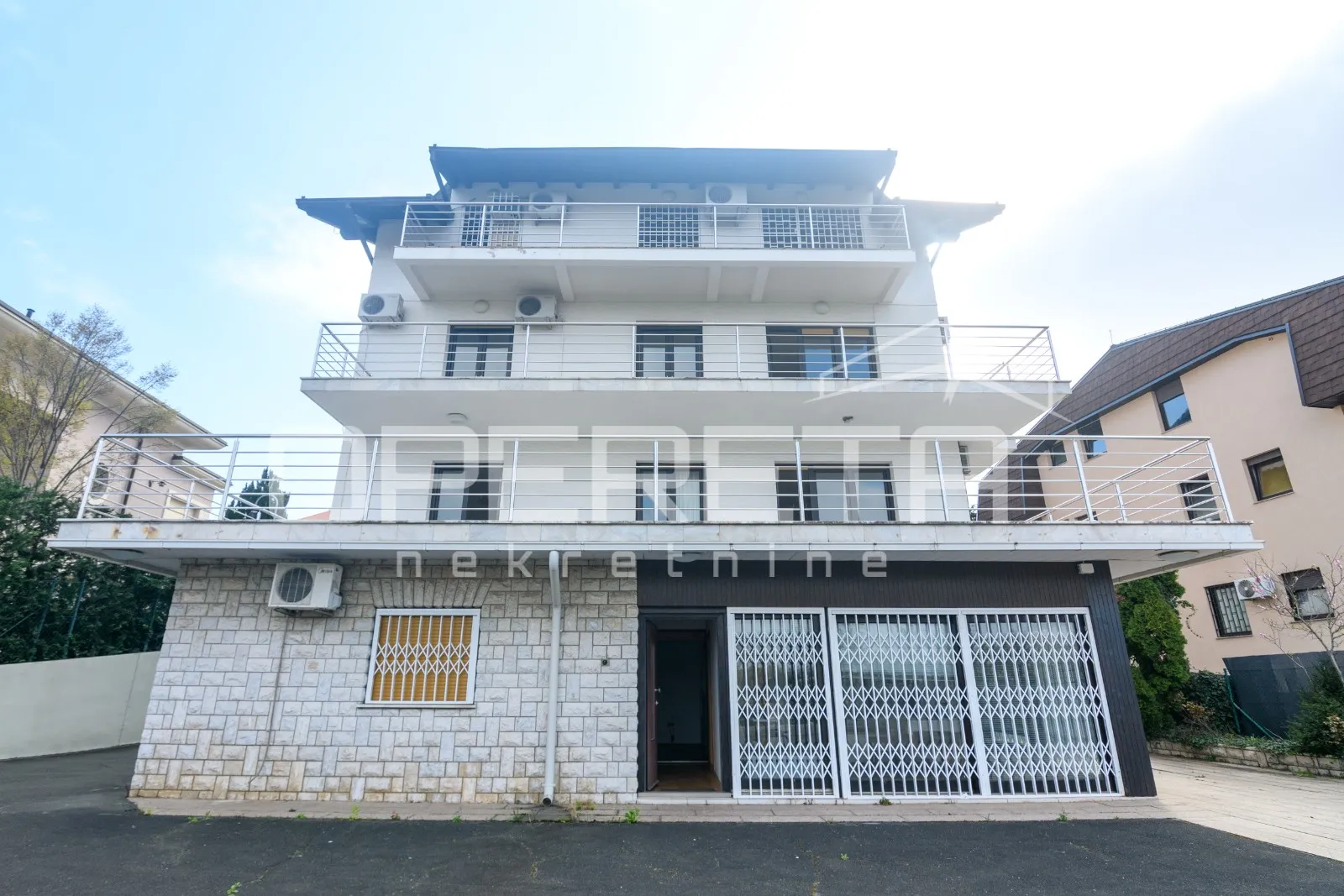 pantovčak - poslovna zgrada ( 529m2) s pomočnim objektom 200m2, najam - slika 24