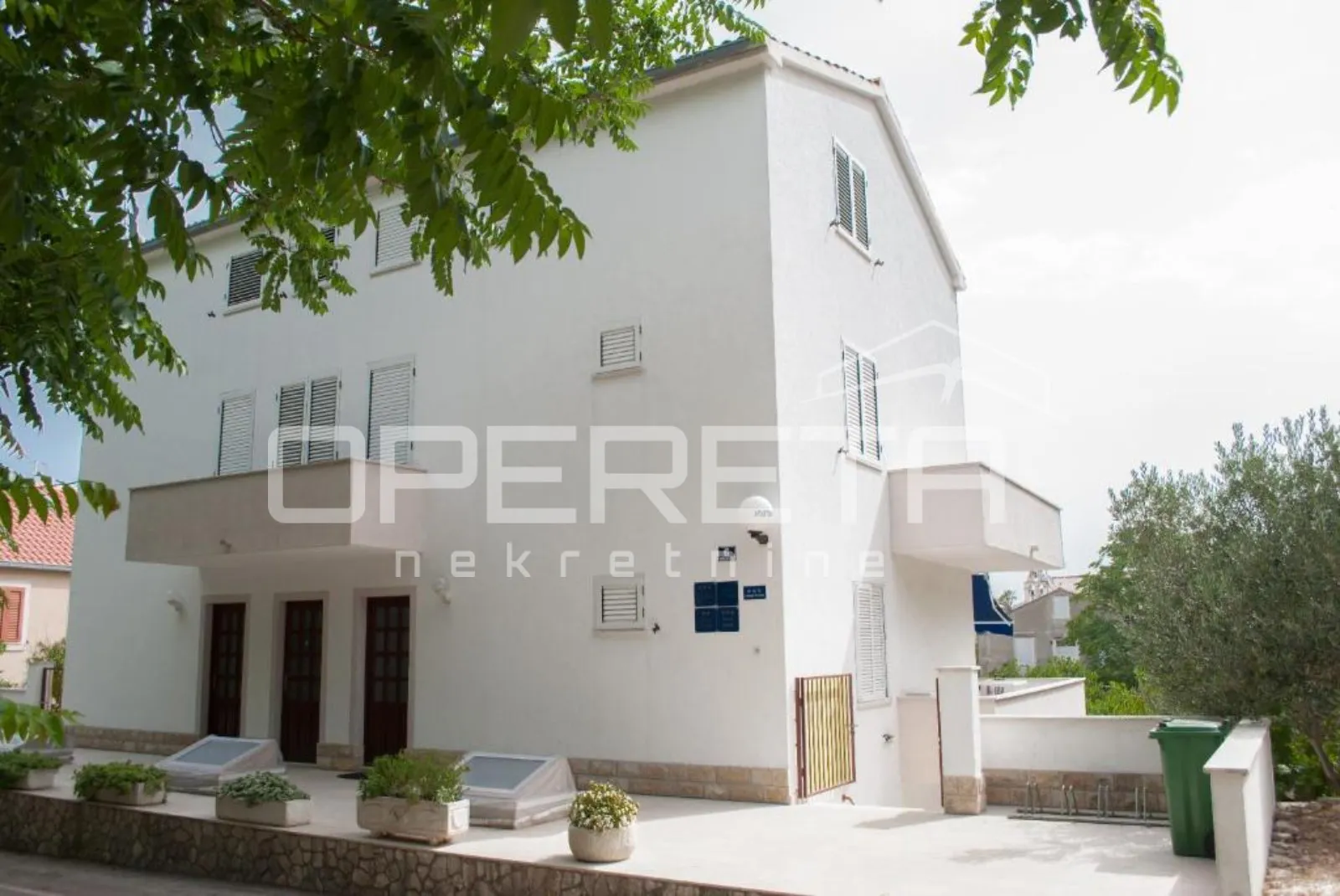 prodaja, vis centar, novouređen 2bdr s velikom terasom - slika 14