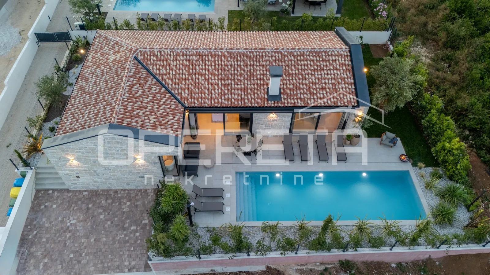 istra, tar- luksuzna dizajnerski uređena vila s bazenom - slika 3