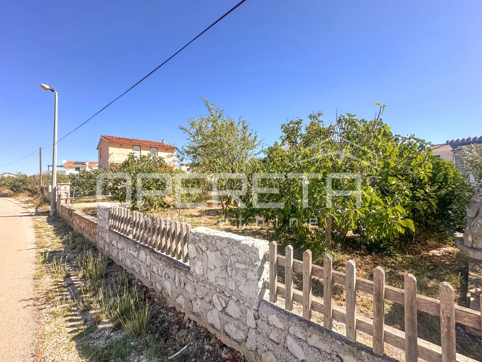vikendica sa 404 m² zemljišta u mirnom dijelu zatona - slika 16