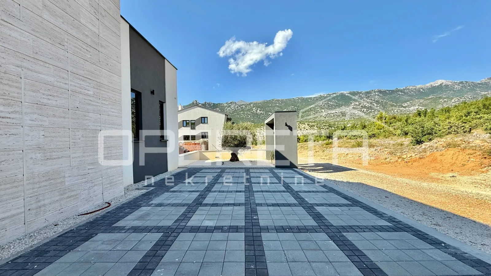 vila s panoramskim pogledom na more i velebit, 275m2 - slika 4