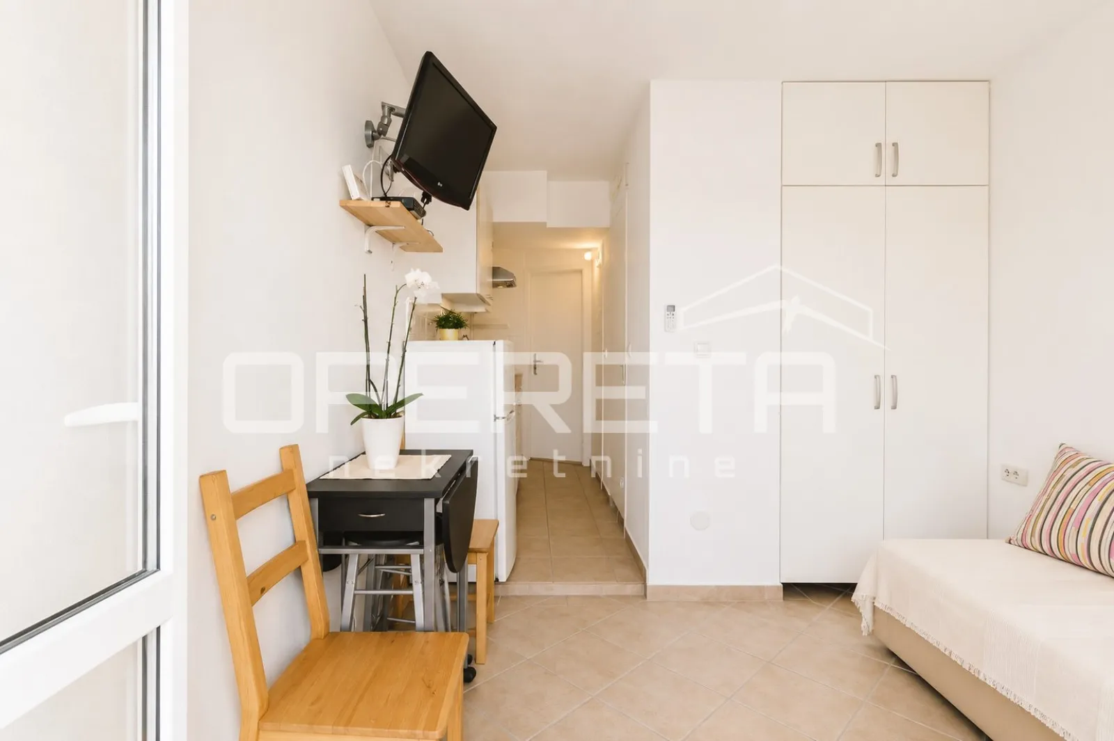korčula, dva apartmana s pogledom i velikom terasom - slika 5