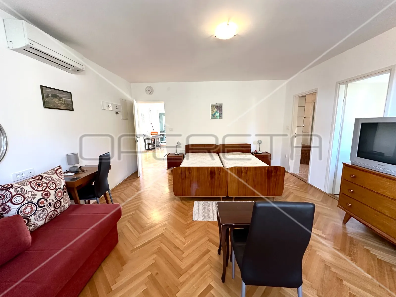 kuća na 80 m od mora sa 6 stanova, tisno, 350 m2 - slika 16
