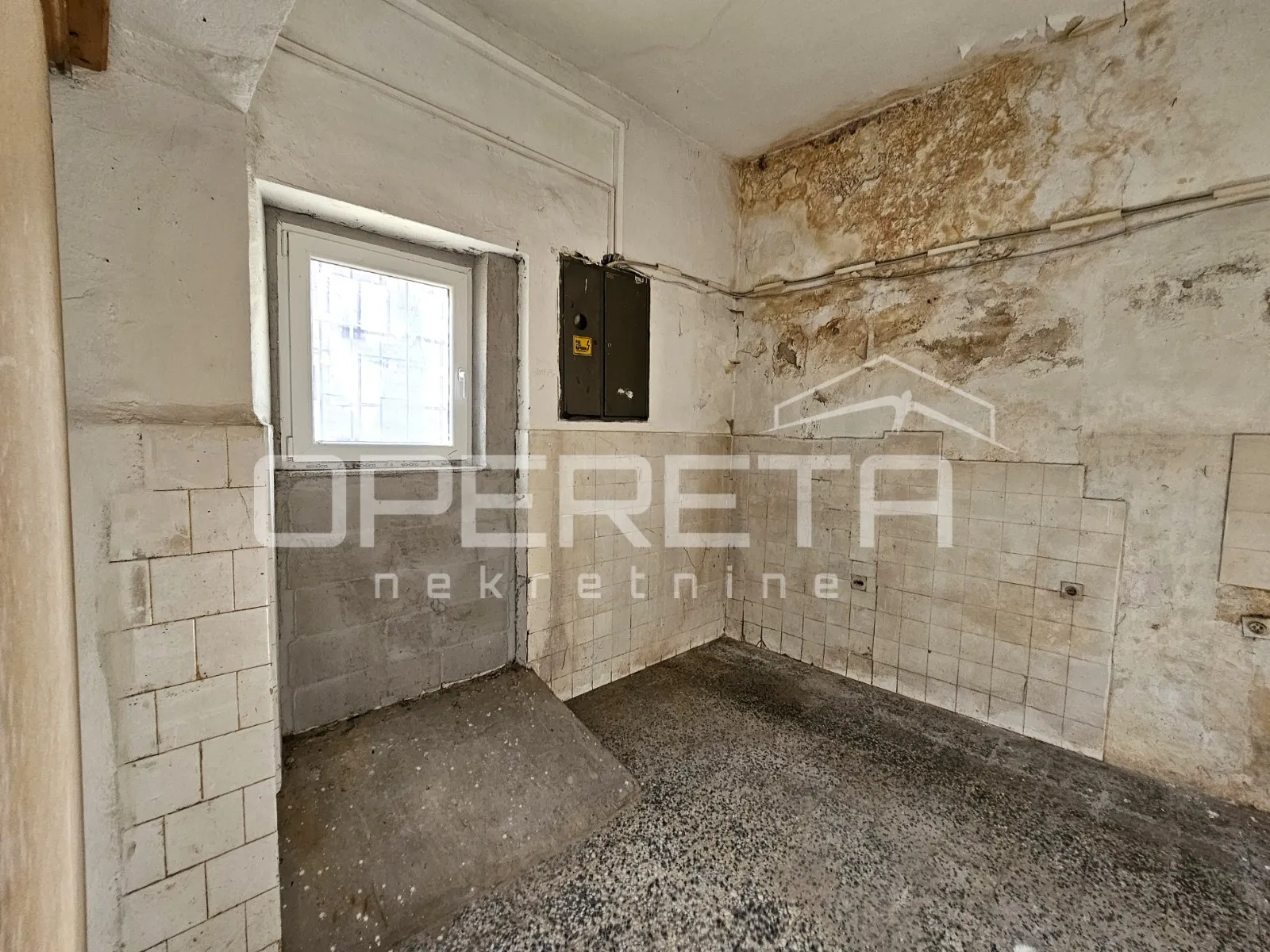 poslovni prostor na izuzetnoj lokaciji u centru kaštel gomilice,150m2 - slika 18