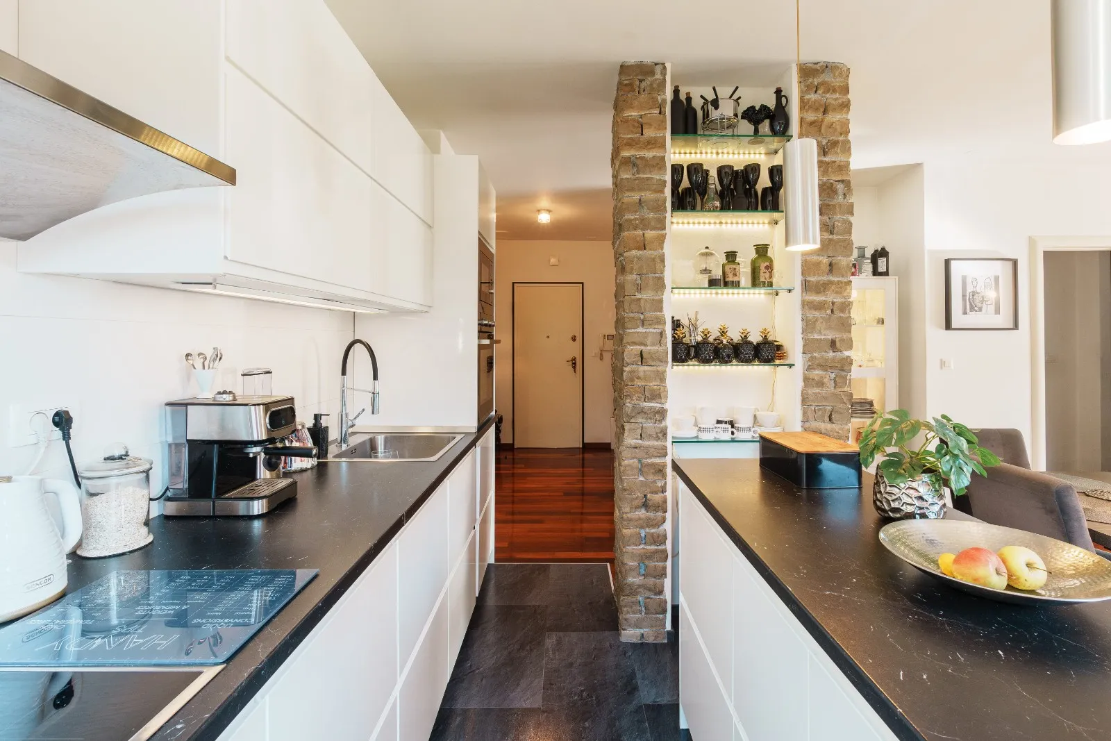 žnjan, moderno uređen trosoban stan 101 m², 2 terase - slika 8