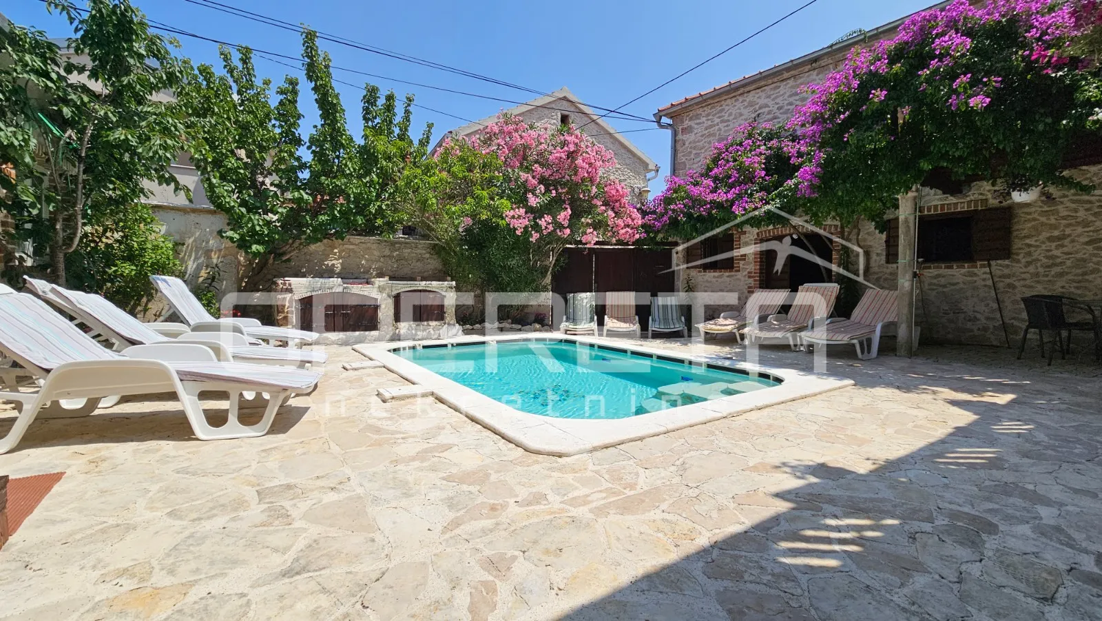 zadar, arbanasi – kuća s bazenom i 6 studio apartmana - slika 2