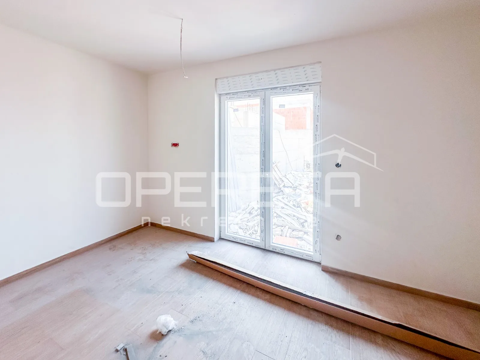 stan s bazenom i vrtom u stivašnici, 260,40 m2 - slika 4