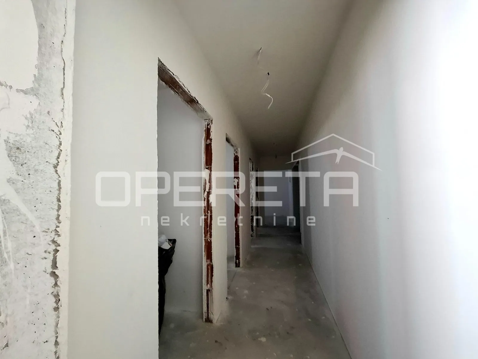 top lokacija u dalmaciji – rogoznica, 70m od mora, useljenje ljeto 2025! - slika 15