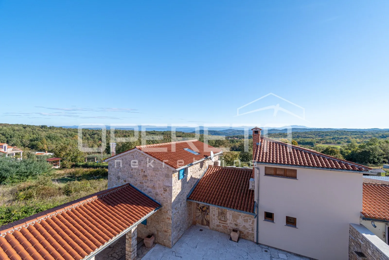 istra, okolica vižinade – renovirana istarska kuća s bazenom i pogledom - slika 18