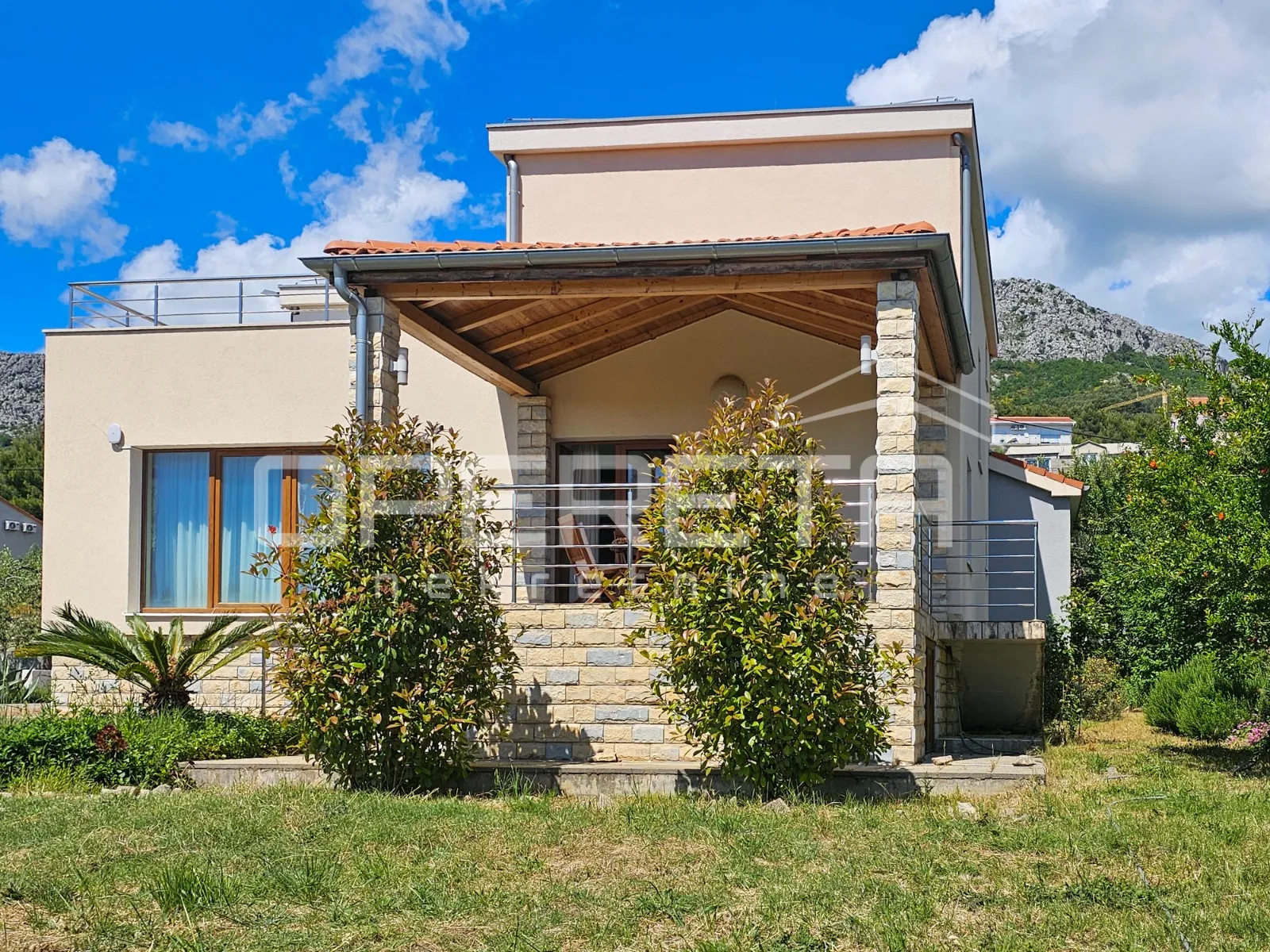 moderna kuća na padinama klisa, udobnost i priroda u savršenoj ravnoteži - slika 8