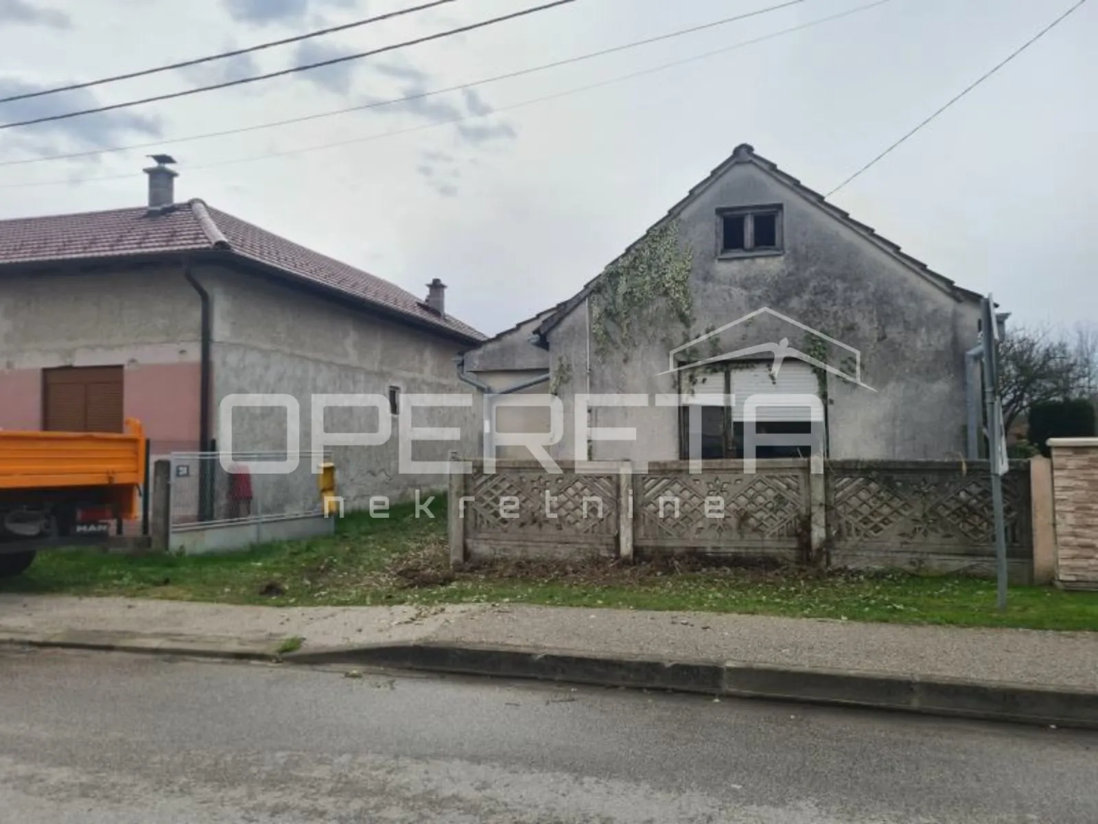 kuća s okućnicom i dodatnim objektom u mirnom donjem kućanu - slika 2
