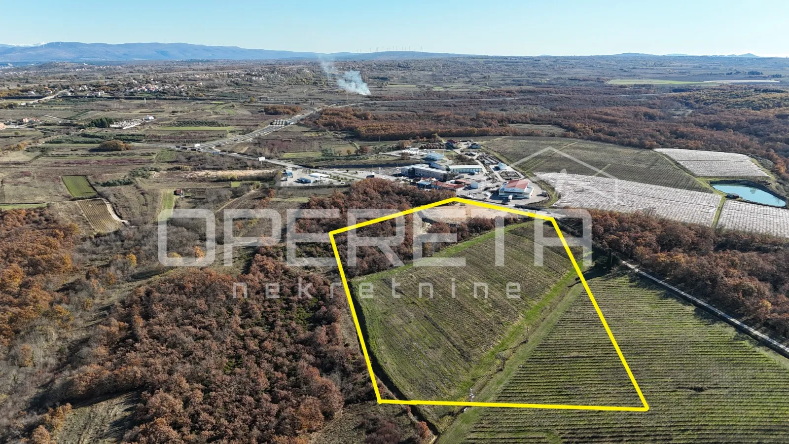 Posedarje – gospodarsko zemljište 25.000 m² uz magistralu, top lokacija - Islam Latinski-dio