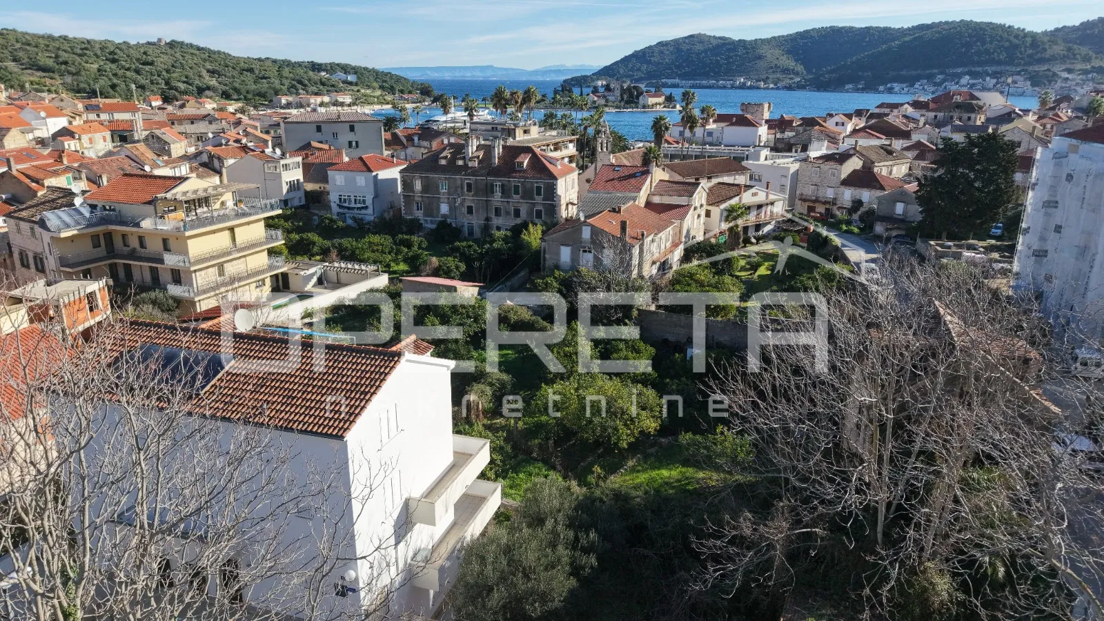 prodaja, vis centar, novouređen 2bdr s velikom terasom - slika 3