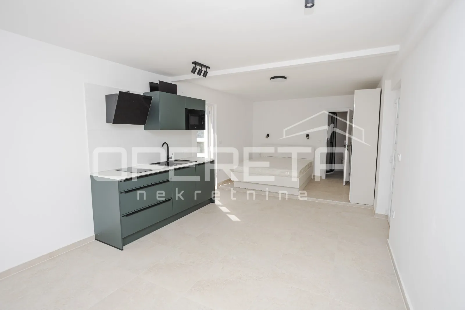 stara novalja - 6 etažiranih apartmana prvi red do mora - slika 18