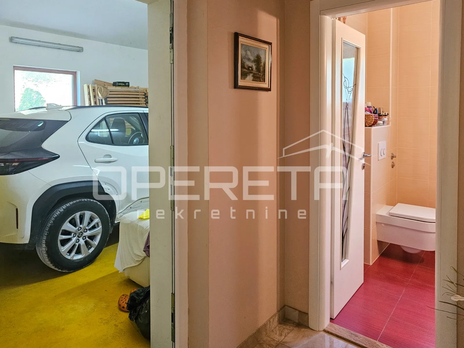 moderna kuća na padinama klisa, udobnost i priroda u savršenoj ravnoteži - slika 24