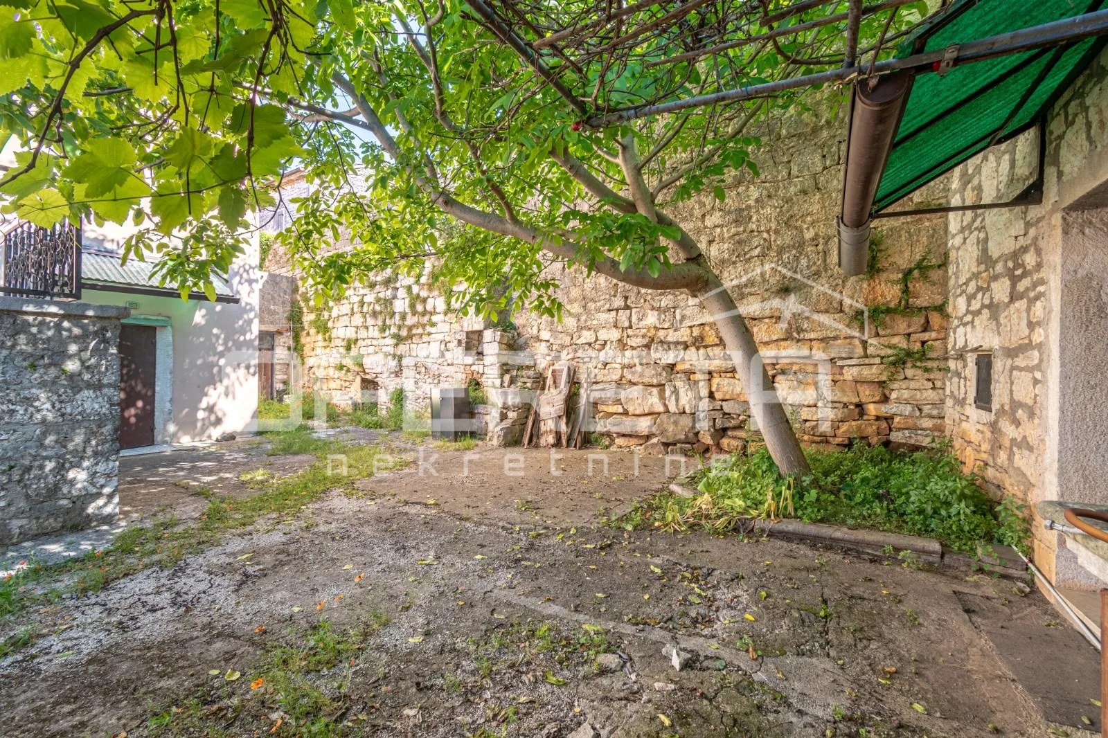 istra, sveti lovreč- kuća s dvorištem u centru - slika 4