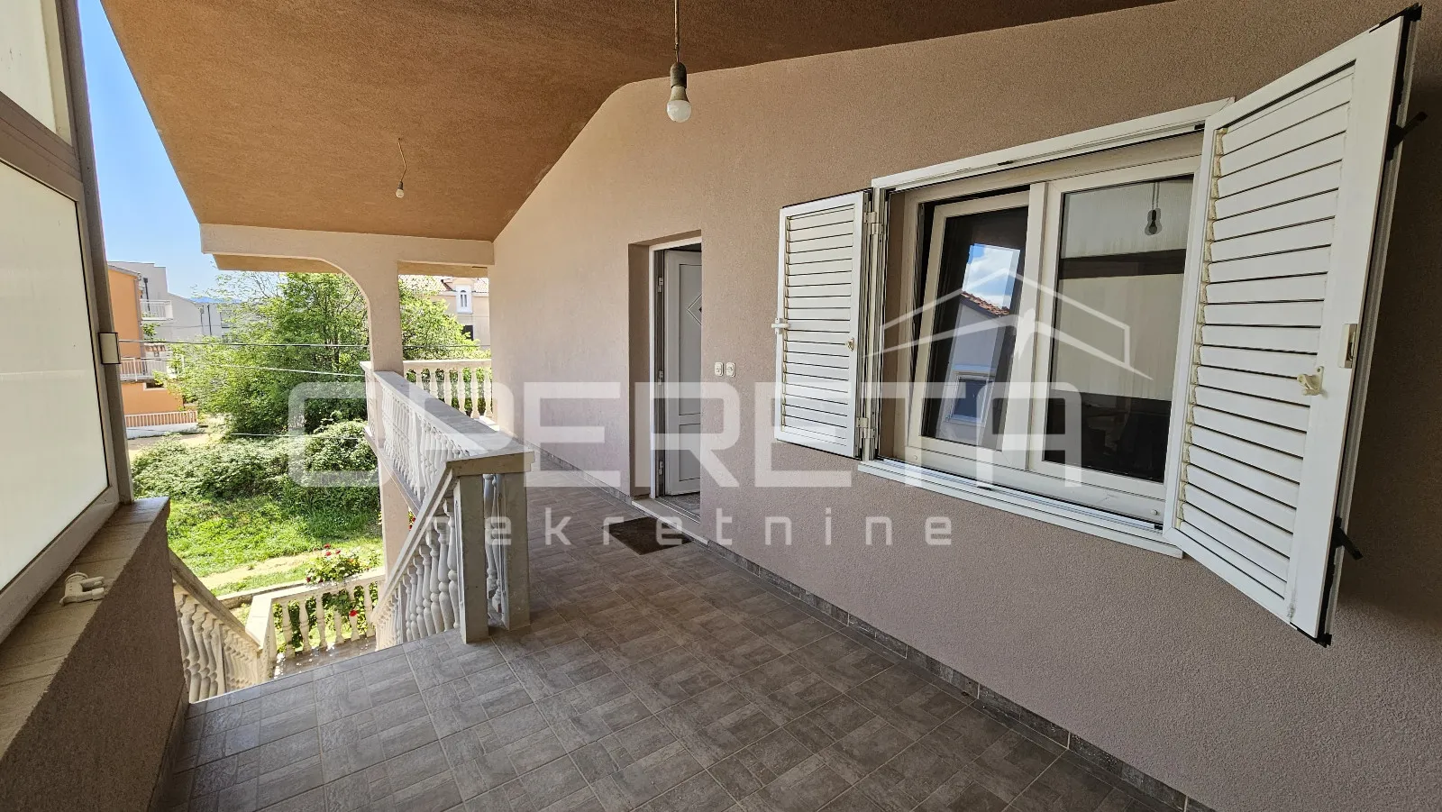 zadar – kuća s 2 trosobna stana (100 m²) i podrumom - slika 2
