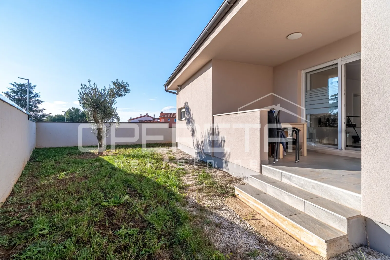 galižana, prizemnica 130 m2 sa dva stana - slika 16