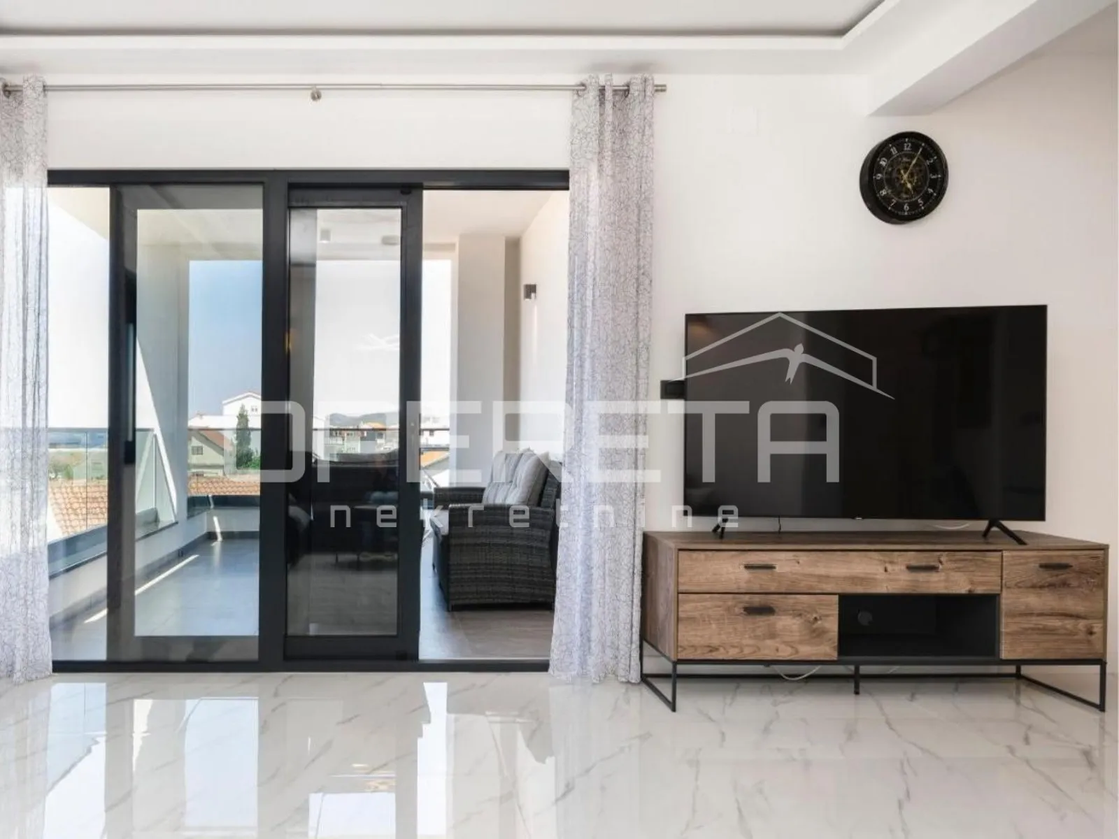 kuća s 5 apartmana, vodice- srima - slika 12