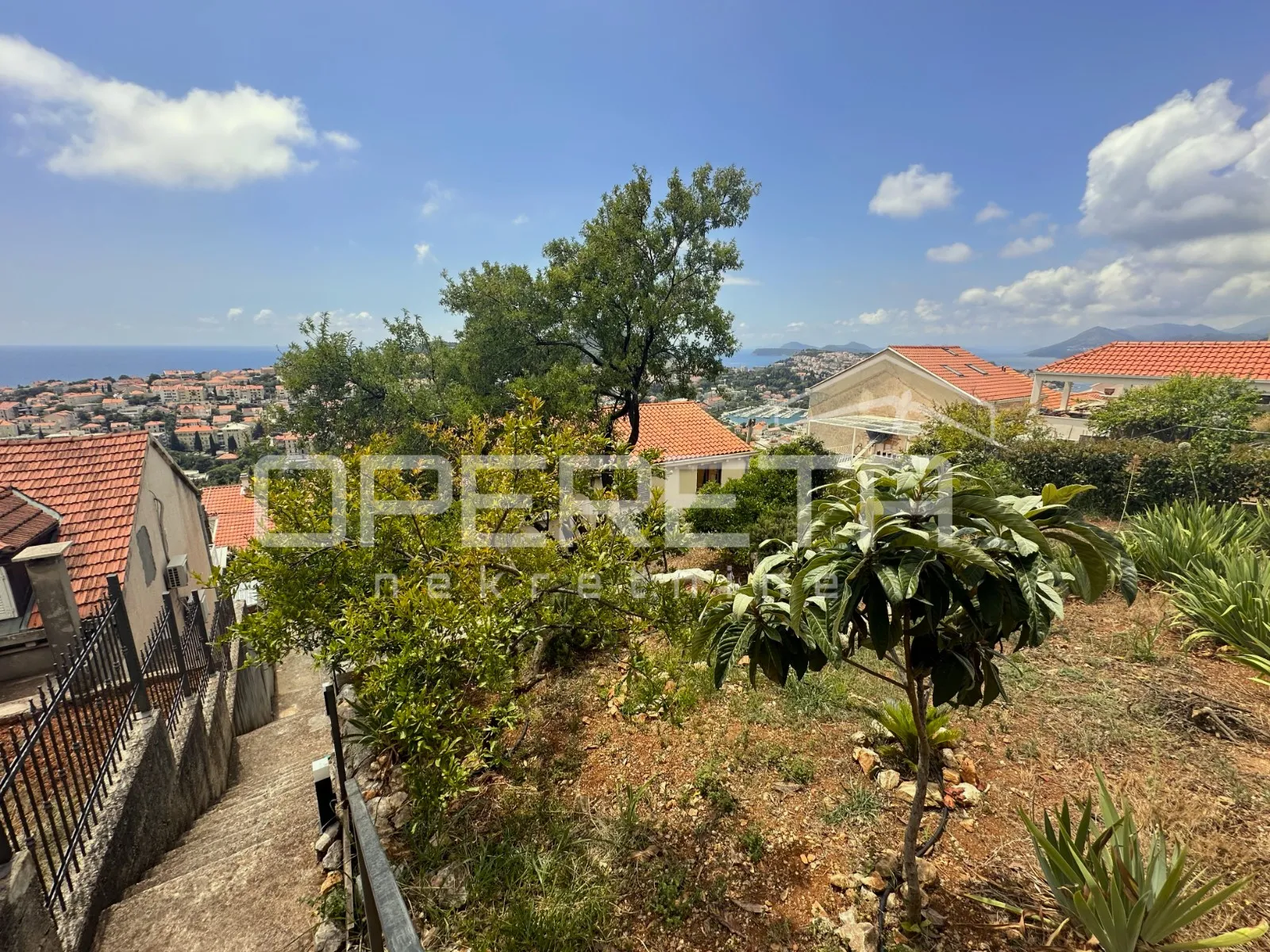 dva odvojena stana s vrtom, pogledom na more i parkinzima, dubrovnik - slika 17