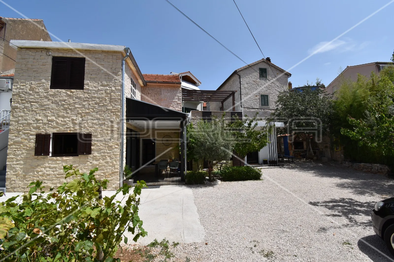 novouređena kuća s 3 stana, šibenik- centar - slika 27