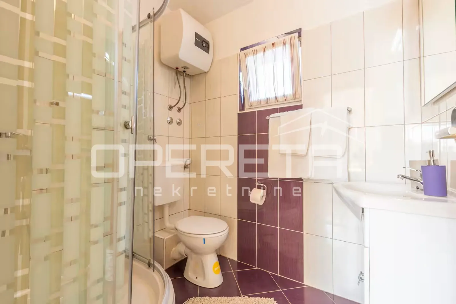 kuća s bazenom i apartmanima u mirnom dijelu rogoznice - slika 14