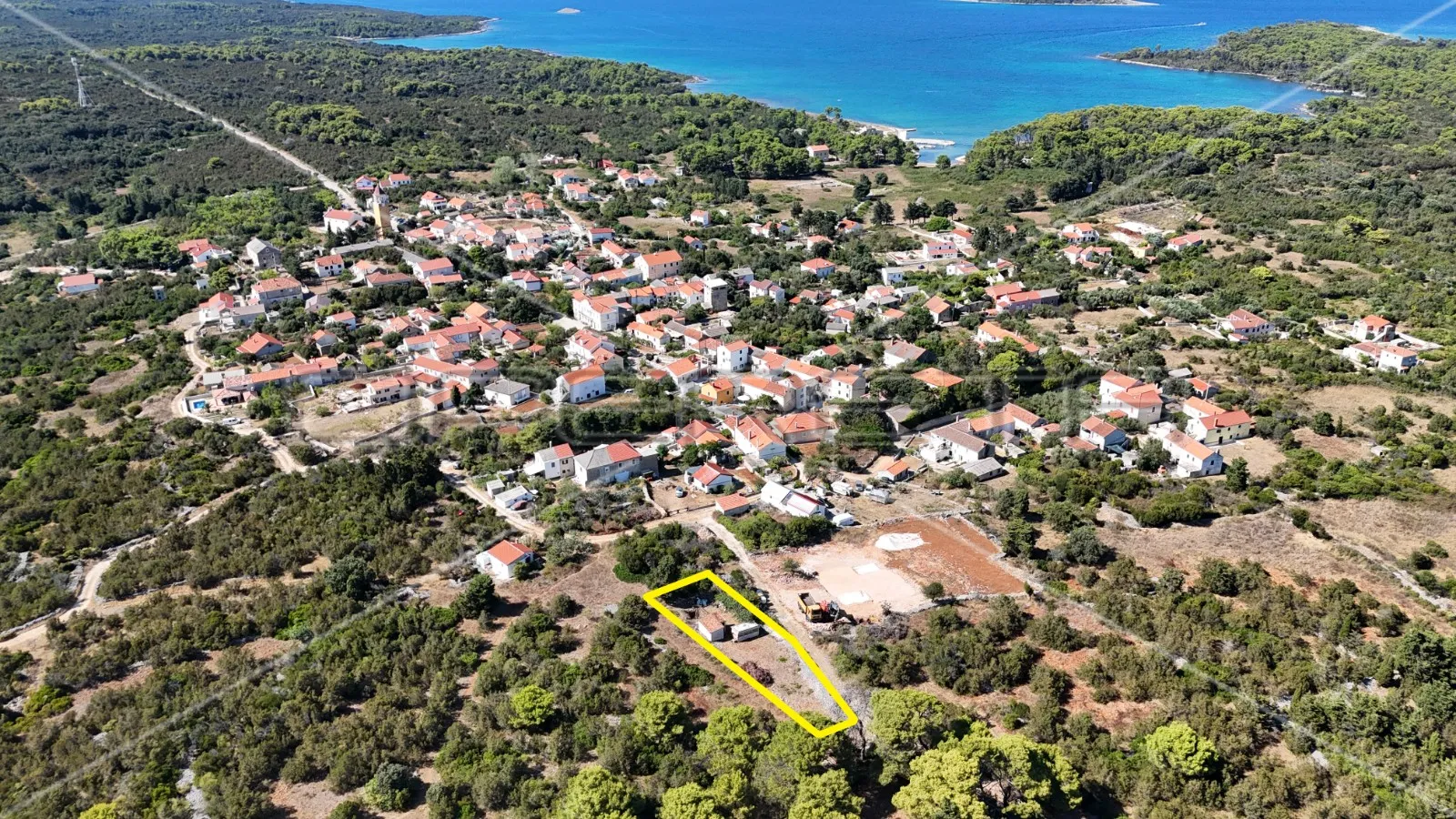 molat - građevinsko zemljište 578 m² s legaliziranim objektom i panoramskim pogl - slika 2