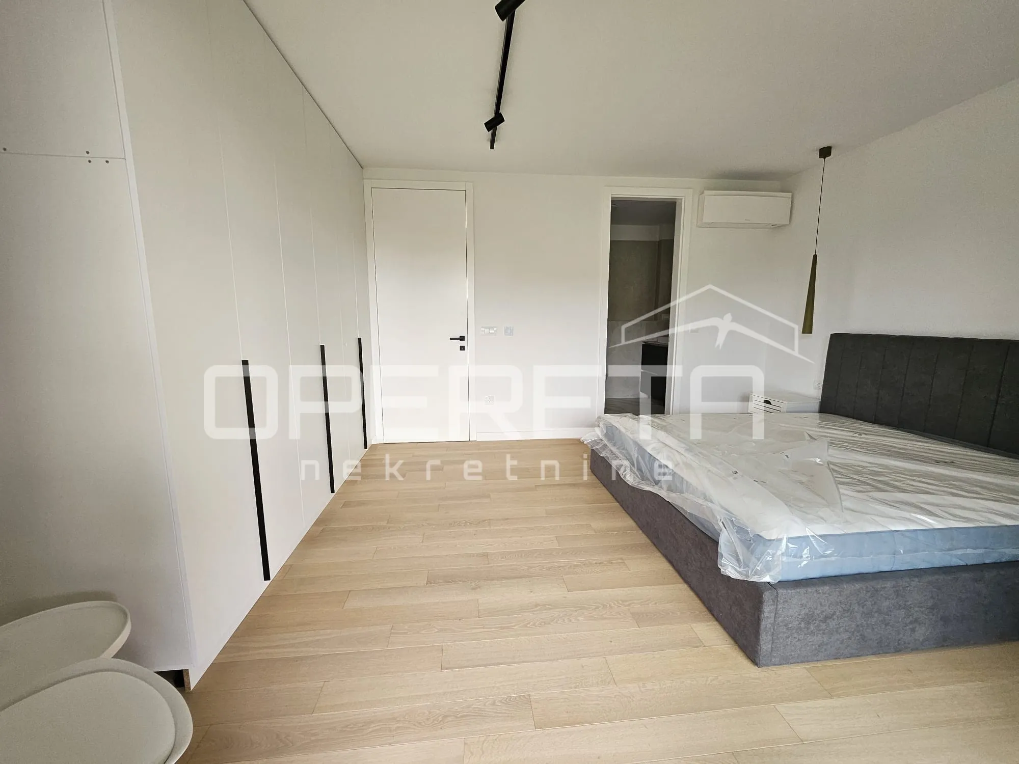 najam, stan, kvatrić, srebrnjak 315m2, (204 m2 netto) - slika 11
