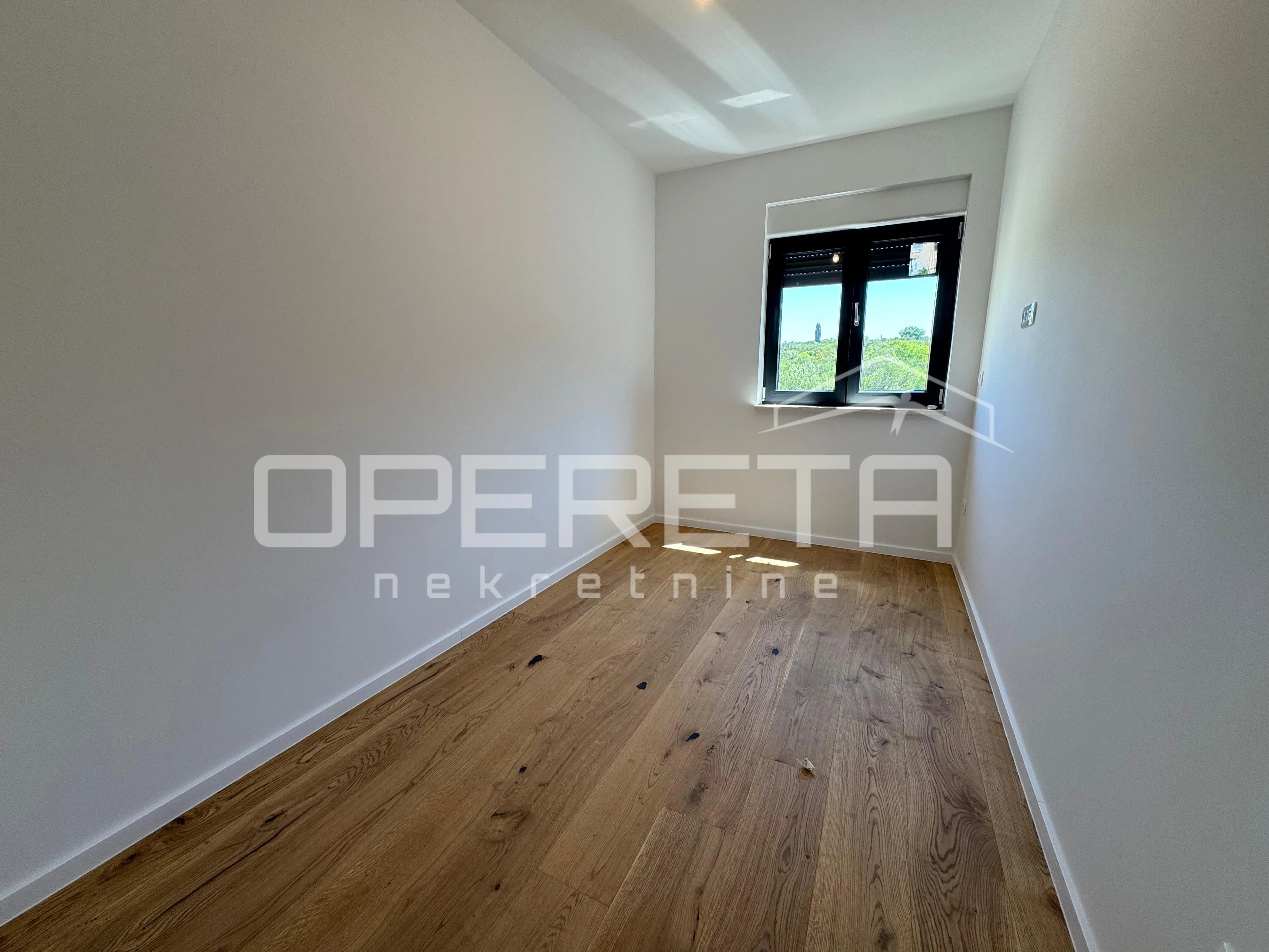 sunčan dvosoban stan s krovnom terasom (64 m²) – 2 min od plaže, okrug gornji - slika 9
