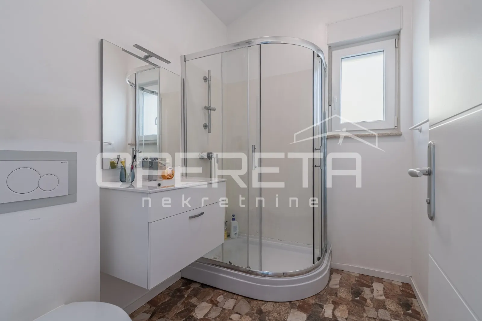 galižana, prizemnica 130 m2 sa dva stana - slika 14