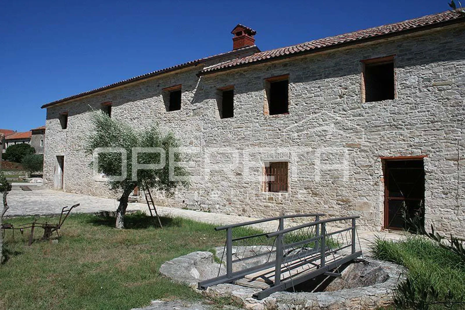 buje, kaštel - imanje 1909 m2 s ugostiteljskom namjenom i smještajem - slika 3