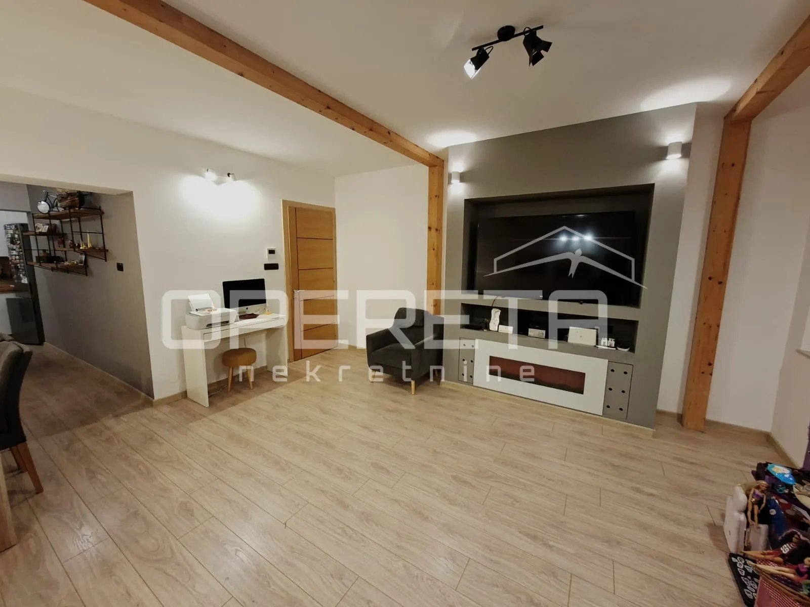 Kuća na tri kata sa garažom i velikim terasama. - Kaštel Sućurac