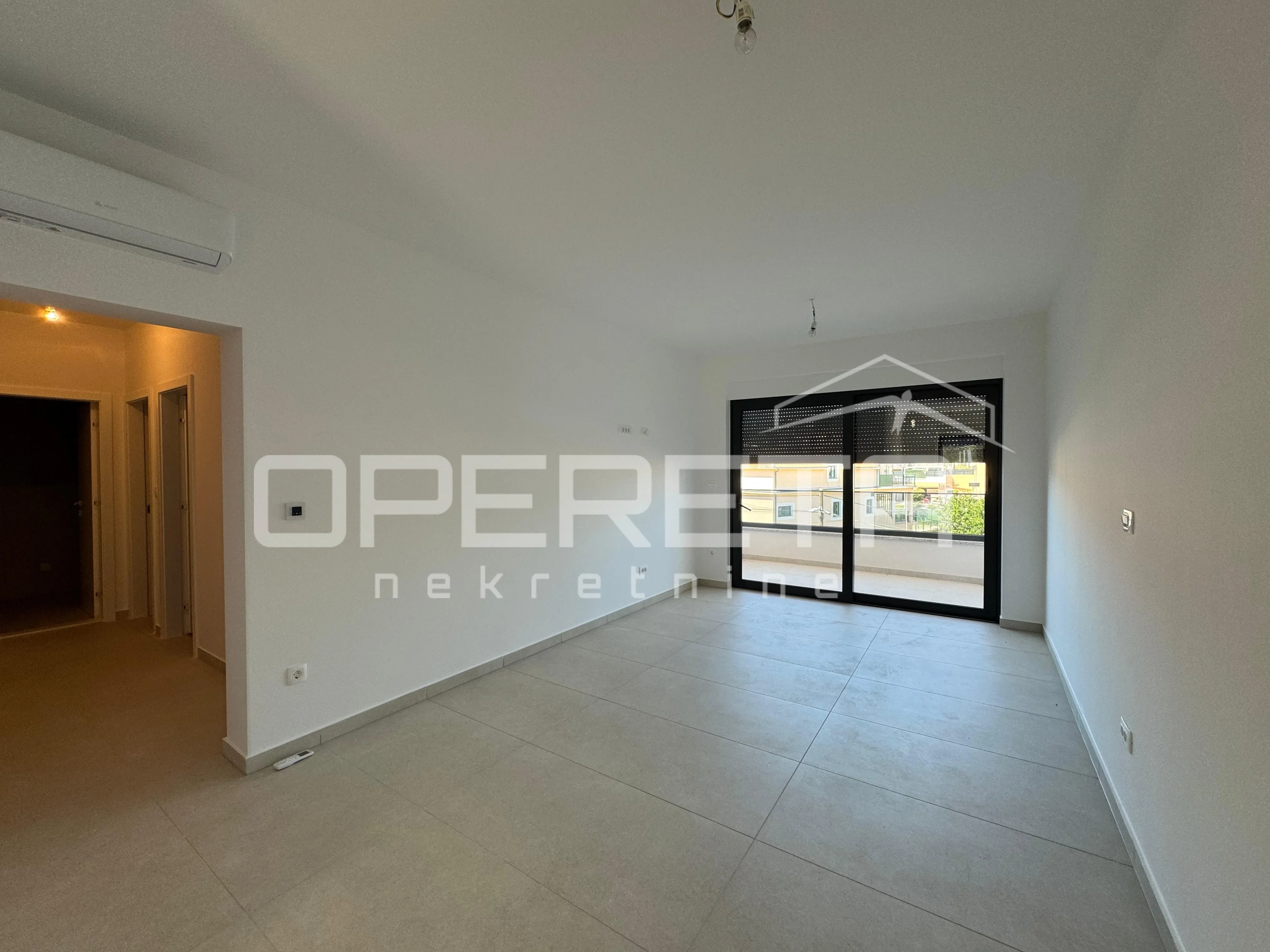 Sunčan dvosoban stan s pogledom na more i krovnom terasom (68 m²) – 2 min od pla - Okrug Gornji