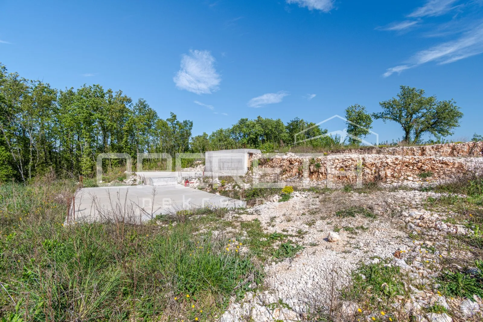 istra, tinjan- građevinsko zemljište s projektom i započetom gradnjom- idealna i - slika 3