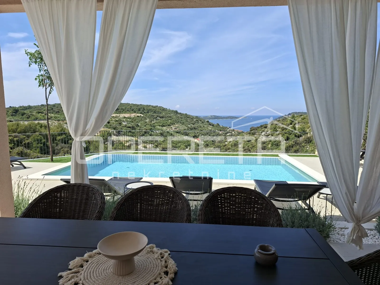 luksuzna vila s bazenom, pogledom na more i privatnim vrtom - slika 5