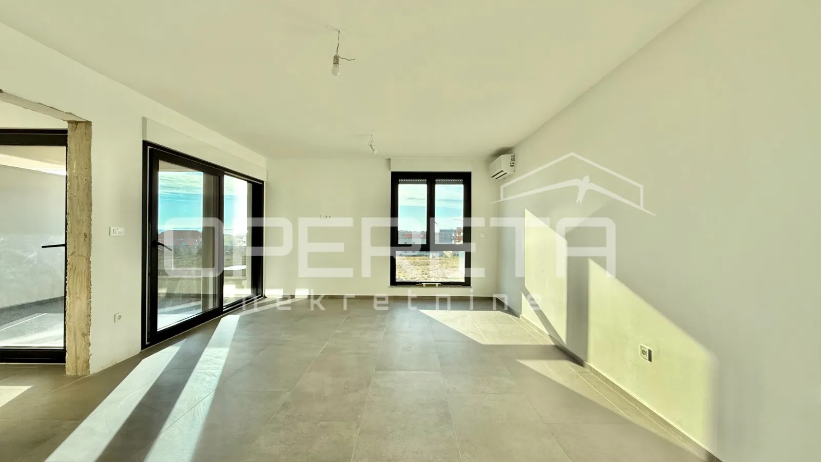 1S apartman u prizemlju s velikom terasom - Povljana