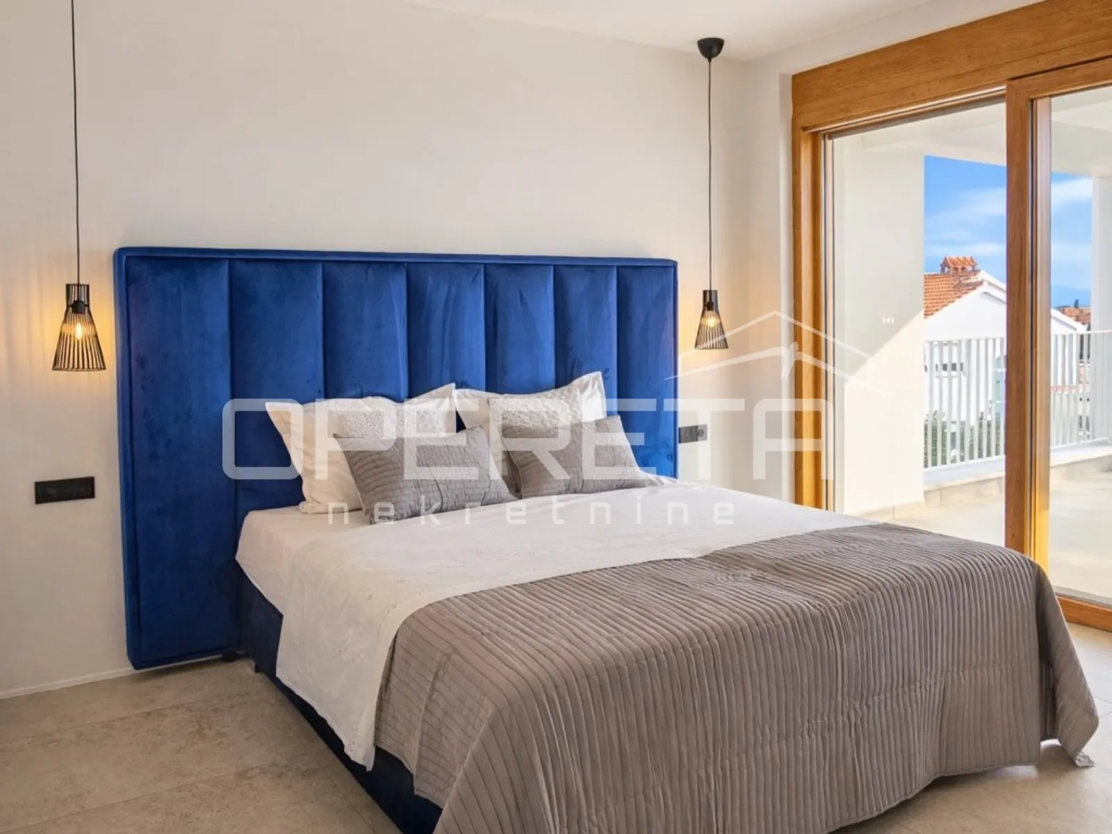 kaštel novi – moderna vila s bazenom i krovnom terasom, novogradnja - slika 4